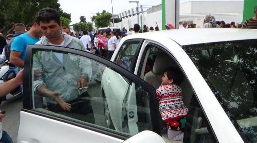 İki Yaşındaki Ceren Kendini Arabaya Kilitledi