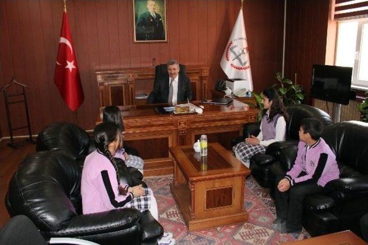 Müdür Dursun’un Koltuğuna Söylemez Oturdu G2