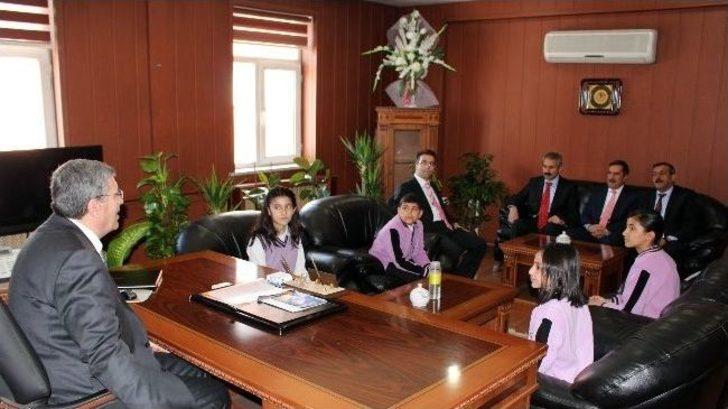 Müdür Dursun’un Koltuğuna Söylemez Oturdu G3