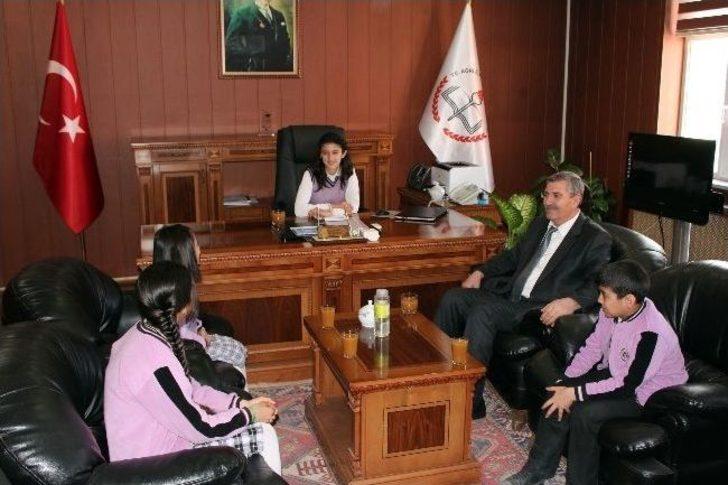 Müdür Dursun’un Koltuğuna Söylemez Oturdu G4