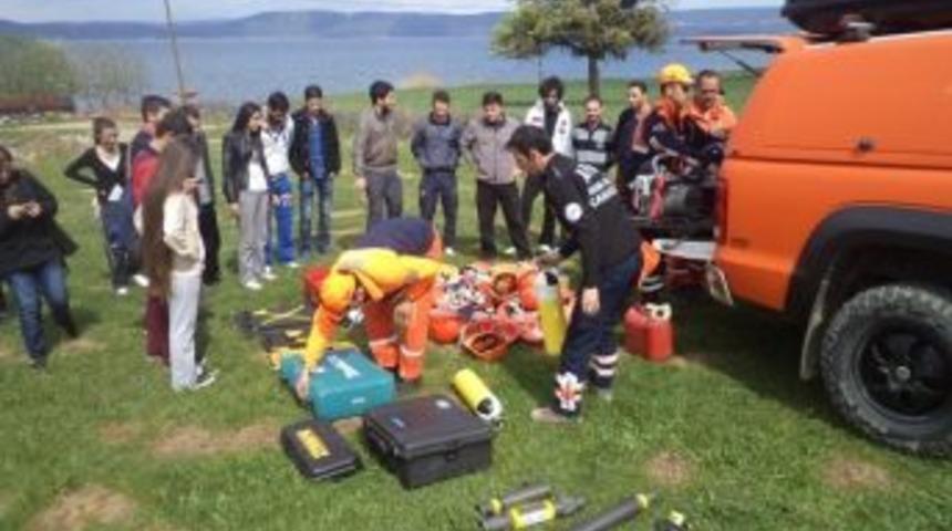 &Uuml;niversite &Ouml;ğrencilerine Afet Eğitimi