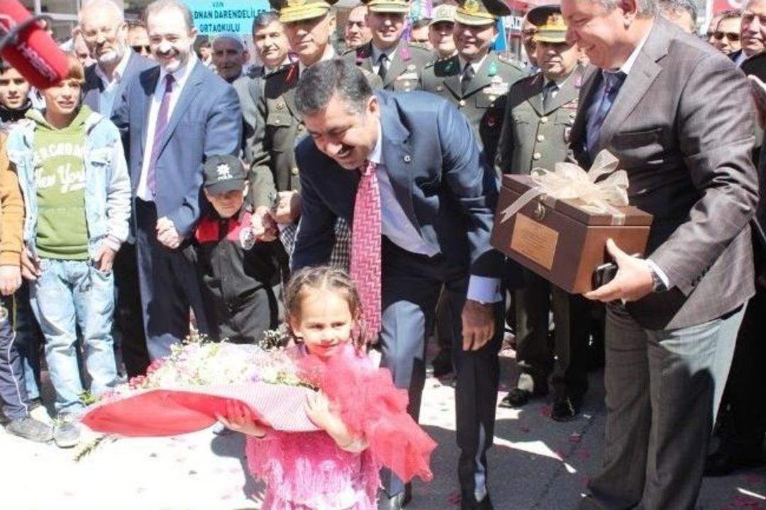 Van Akdamar &Ccedil;ocuk Ve Gen&ccedil;lik Tiyatroları Şenliği Başladı