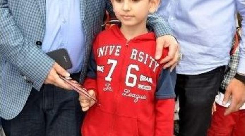 Gen&ccedil; Zonguldaklılar Grubu'ndan &Ccedil;ocuklara Dondurma