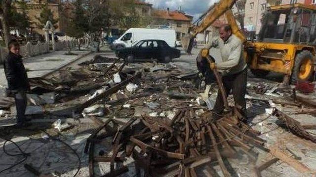 Arog’un Ufo’su, Yıllar Sonra Belde Meydanından Kaldırıldı