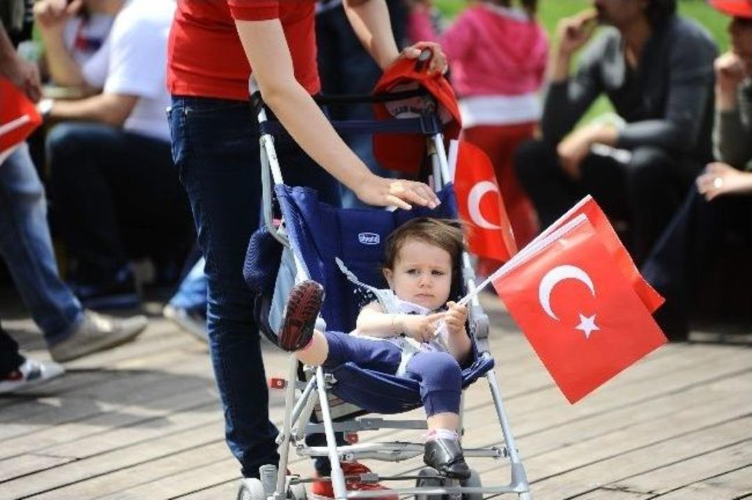 Bah&ccedil;eşehir&rsquo;de Şenlik Havasında 23 Nisan Kutlaması