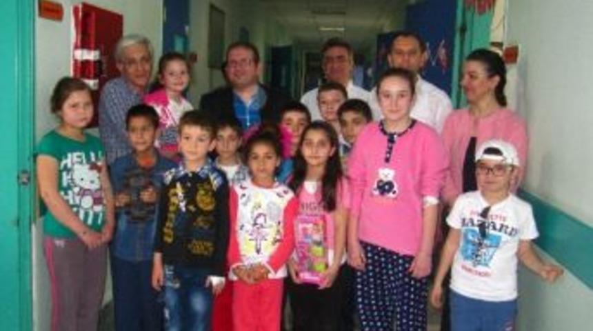 Hastane Odalarında '23 Nisan Sevinci'