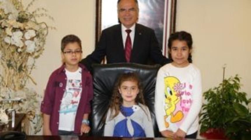 Sel&ccedil;uk'un 23 Nisan Başkanları &Uuml;&ccedil; &Ccedil;ocuk Oldu