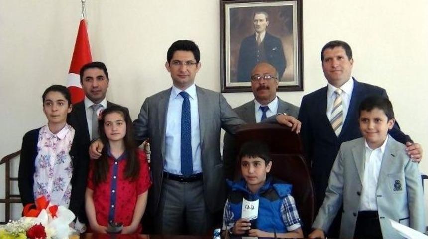 Erciş&rsquo;te Makam Koltukları &Ccedil;ocuklara Emanet