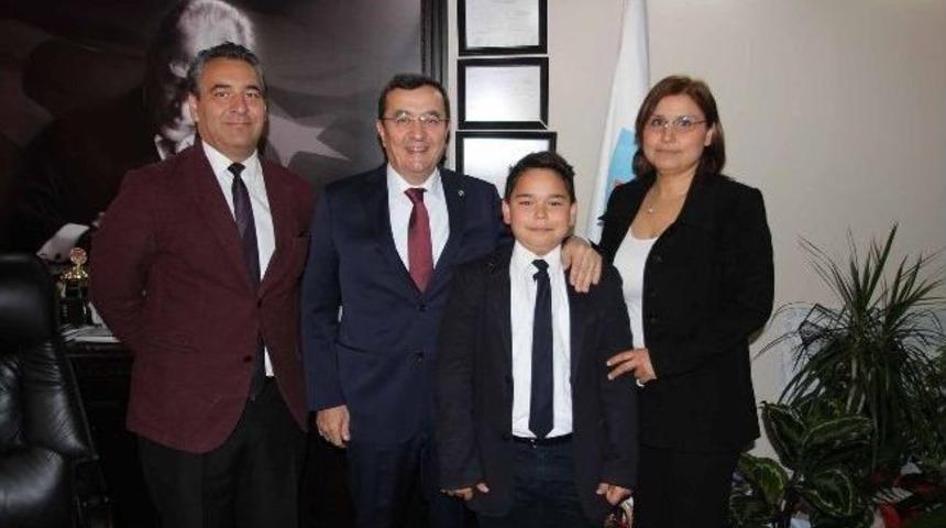 Başkan Batur Koltuğu'nu Deniz'e Devretti