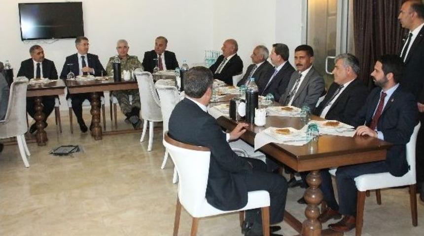 Vali Ko&ccedil;ak İle Belediye Başkanları Bir Araya Geldi