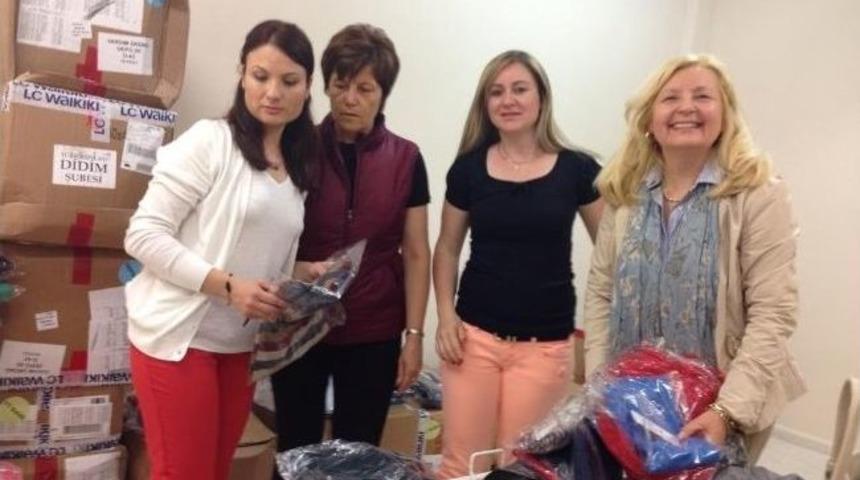 Didim'de Yardımsevenler 23 Nisan&rsquo;da &Ccedil;ocukları Sevindirdi