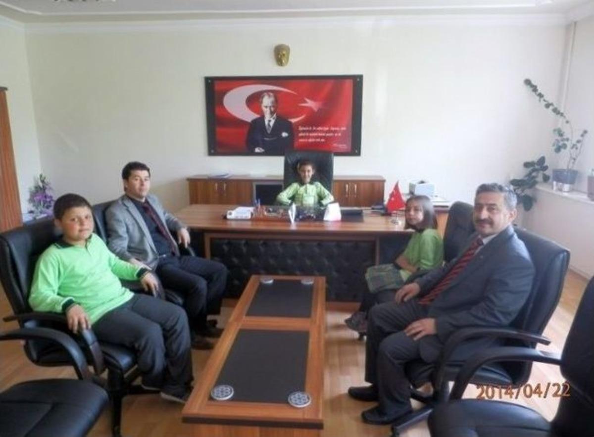 Gediz&rsquo;de Minikler Belediye Başkanı Ve Milli Eğitim M&uuml;d&uuml;r&uuml; Oldu