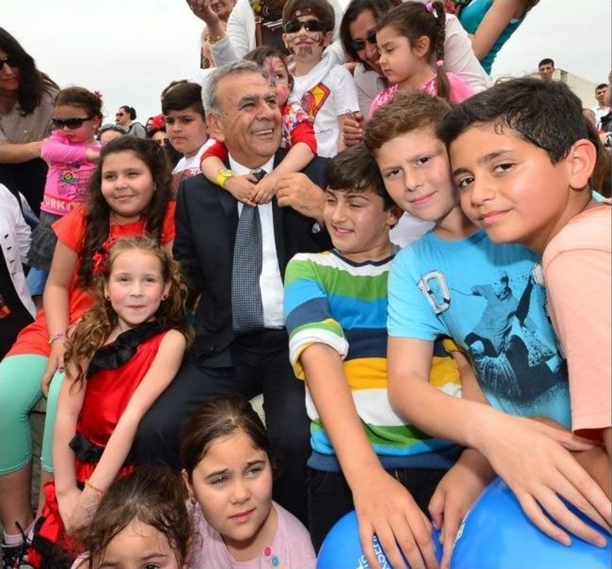 İzmir'de Başkan Amca İle En Renkli 23 Nisan