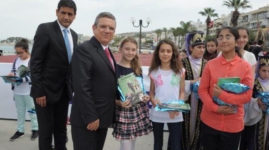 Kuşadası&rsquo;nda &Ccedil;ocuklar &Ouml;d&uuml;le Doydu