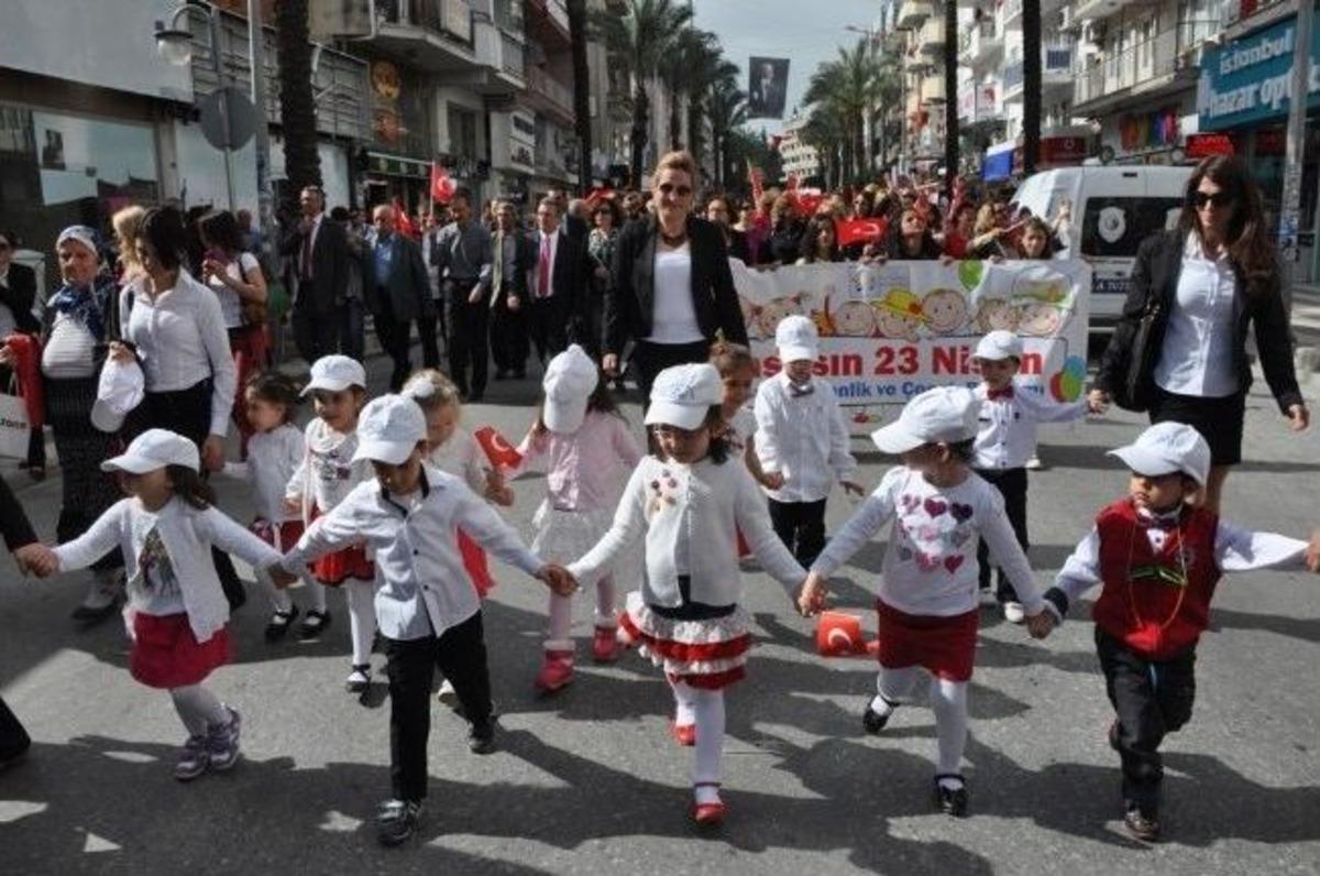 Kuşadası&rsquo;nda 23 Nisan&ccedil;ocuk Bayramı Kutlamaları