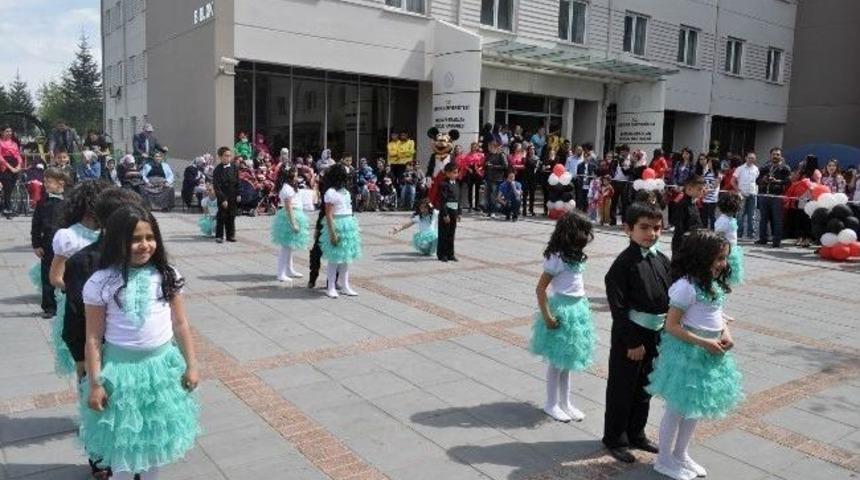 &Ccedil;ocuk Hastanesi'nde '23 Nisan' Kutlandı