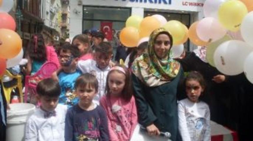 Sp&rsquo;li Hanımlardan &Ccedil;ocuklara "bayram" Etkinliği