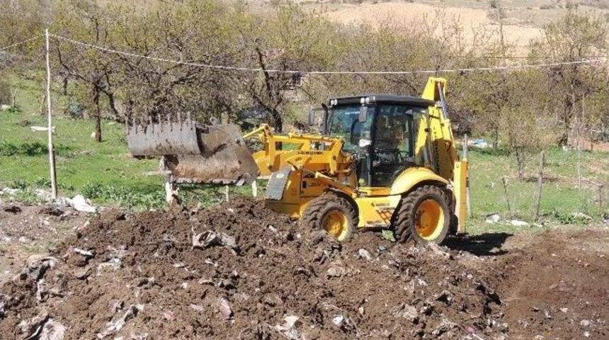 Kadiruşağı Mahallesi'nde Temizlik Ve Kanal A&ccedil;ma &Ccedil;alışması