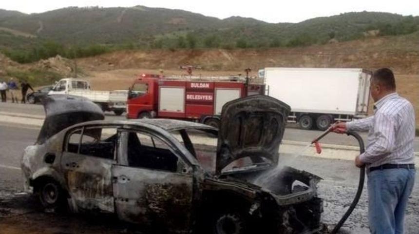 Seyir Halindeki Otomobil Yandı