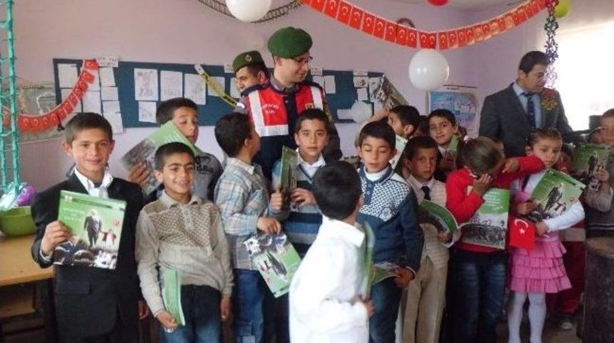 Jandarma Ekiplerinden 23 Nisan Faaliyetleri