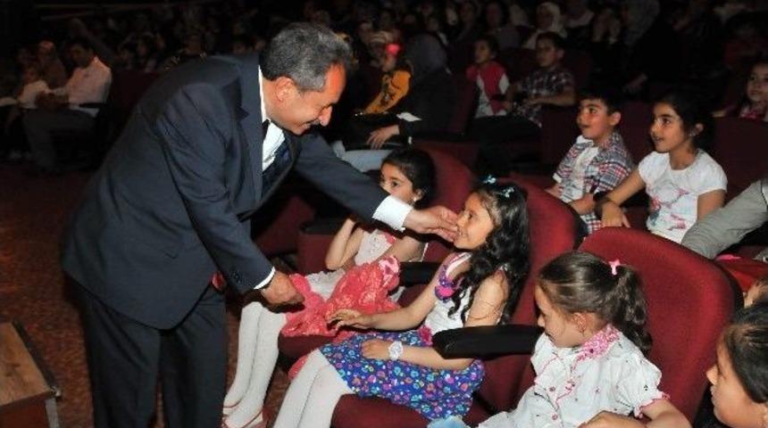 Akşehir Belediyesi'nden &Ccedil;ocuklara 23 Nisan S&uuml;rprizi