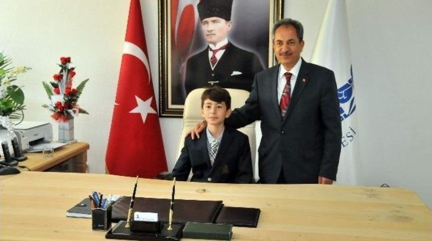 Başkan Akkaya Koltuğunu Kenan Şeker&rsquo;e Devretti