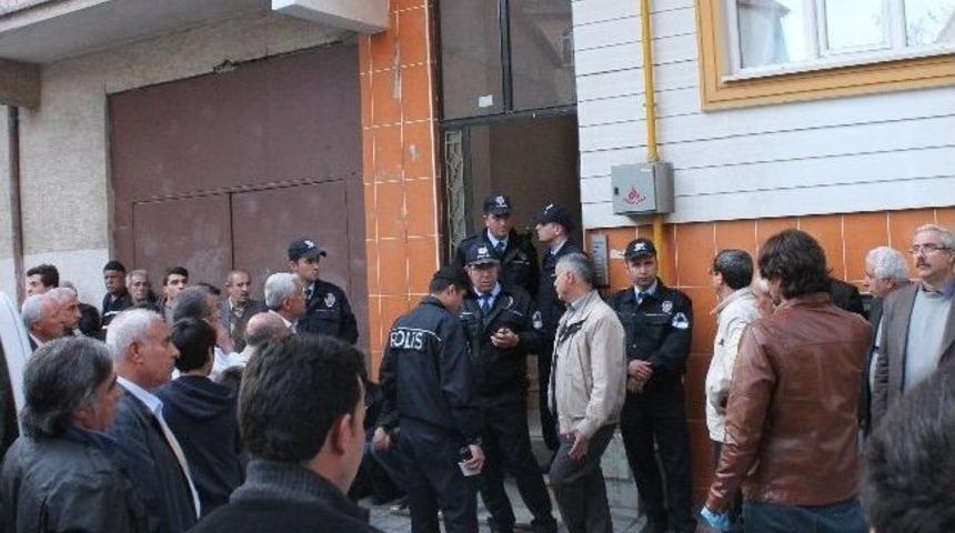 Yaşlı &Ccedil;ift Evinde Vahşice &Ouml;ld&uuml;r&uuml;ld&uuml;