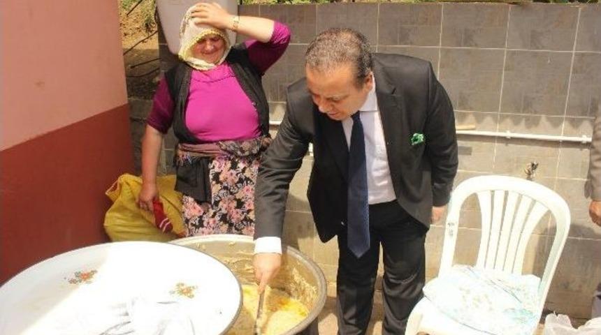 Kaymakam Yıldız, &Ccedil;ocuk Bayramında Halay &Ccedil;ekti