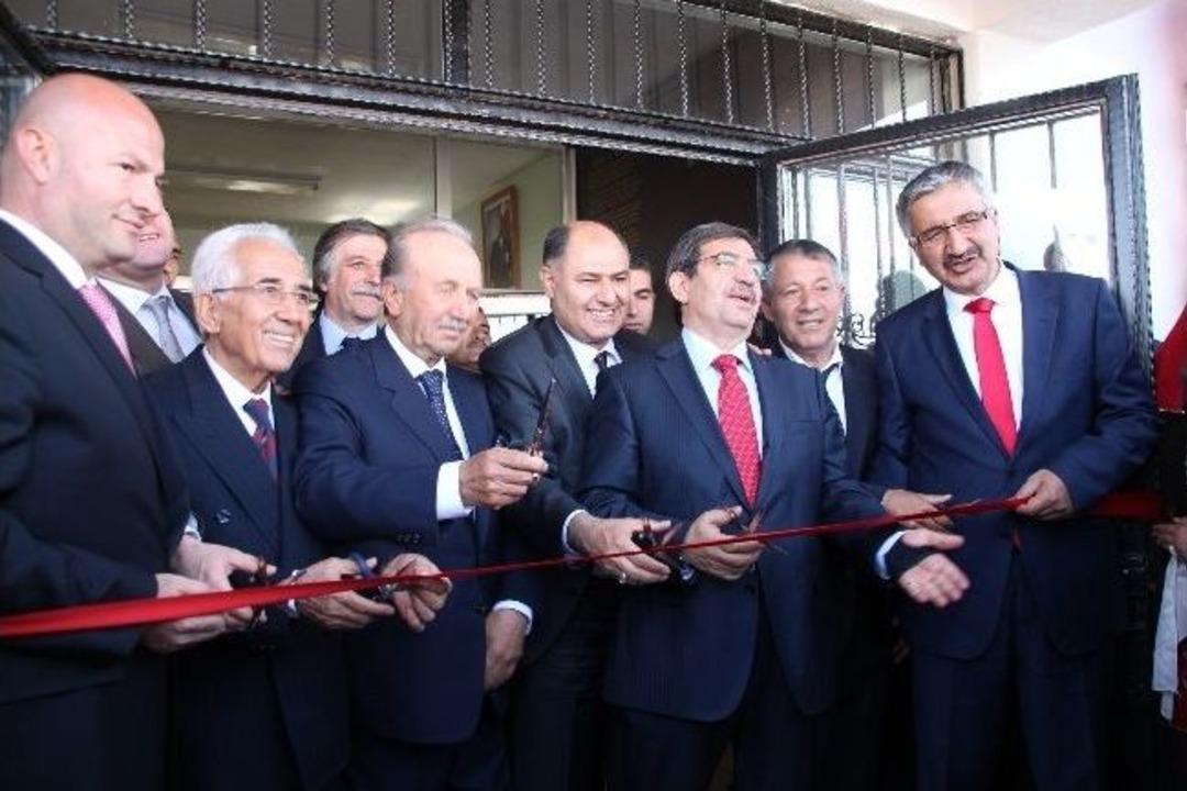 Bakan G&uuml;ll&uuml;ce, Niğde'de Okul A&ccedil;ılışına Katıldı