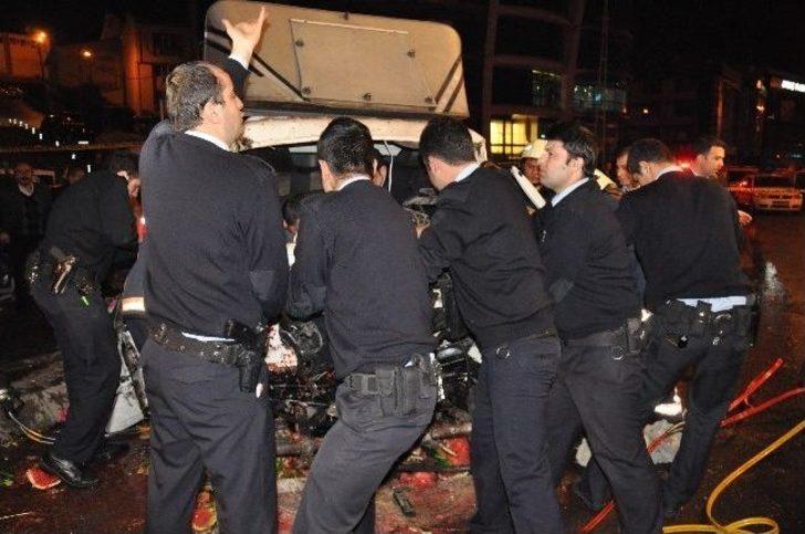 Kamyonet, Karpuz Yüklü Seyyar Kamyonete Çarptı: 2 Yaralı G5