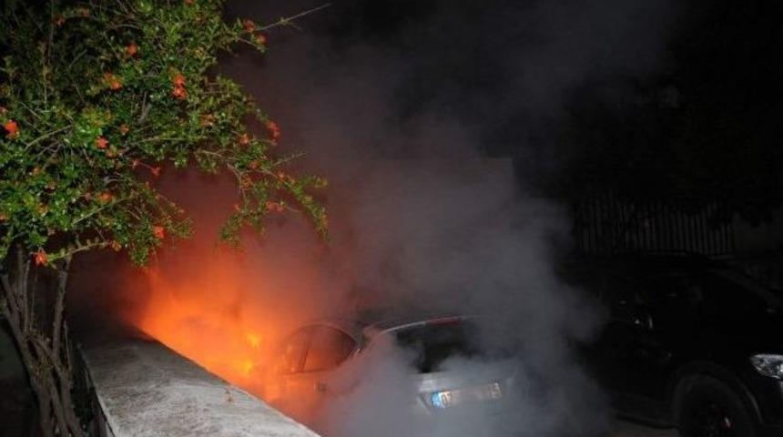 Antalya’da Otomobil Alev Alev Yandı