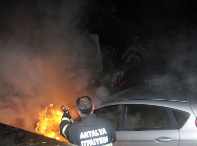 Antalya’da Otomobil Alev Alev Yandı
