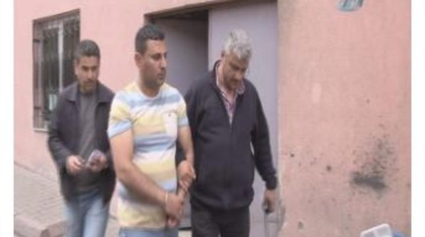 Sahte Kurmay Binbaşı Ve Askeri Yakalandı