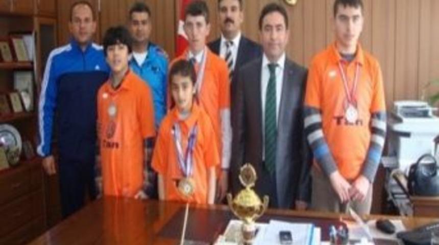 Sessiz Adımlar Spor Kul&uuml;b&uuml;, Voleybol&rsquo;da T&uuml;rkiye 2&rsquo;ncisi Oldu