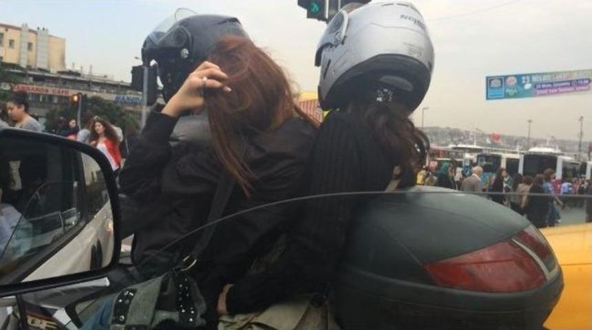 (&ouml;zel Haber) Beşiktaş'ta Tehlikeli Motosiklet Yolculuğu