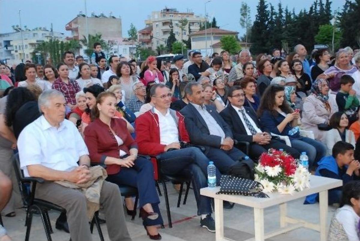 Didim&rsquo;de 23 Nisan'a Danslı Kutlama