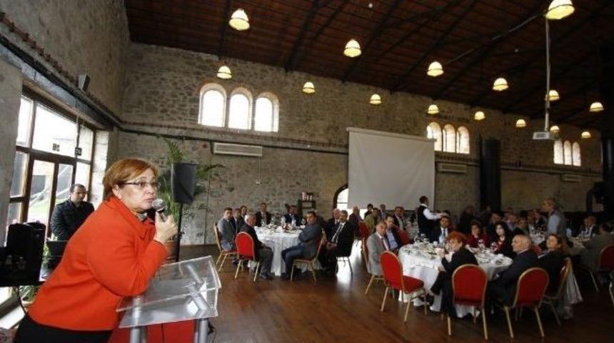 Konak'ta "halkın Belediyesi" İ&ccedil;in İlk Adım Atıldı