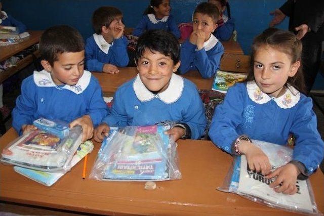 23 Nisan da K&ouml;y Okullarına Armağan 1
