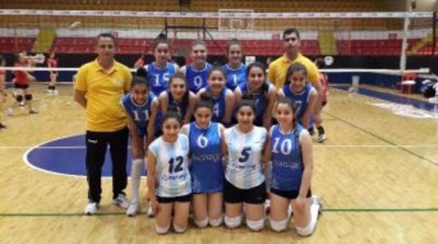 Merinos Spor Yıldız Kız Voleybol Takımı, Yarı Finale Y&uuml;kseldi.