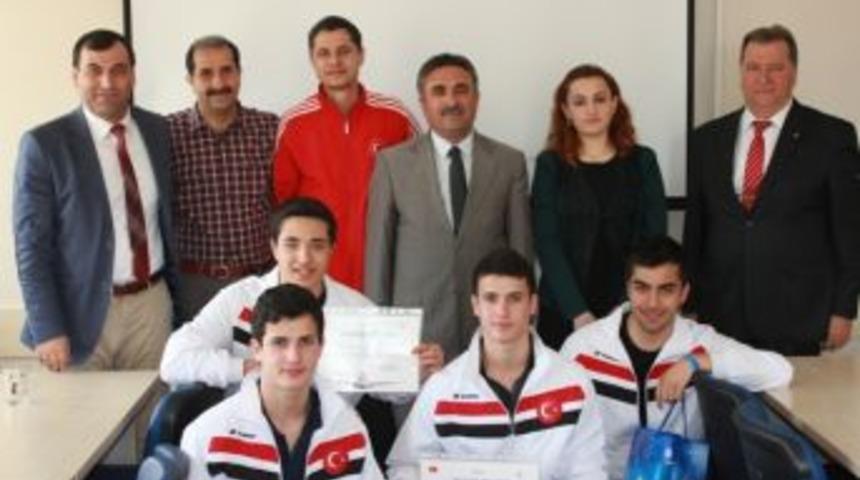 Şampiyon &ouml;ğrenciler Yalova'nın gururu oldu