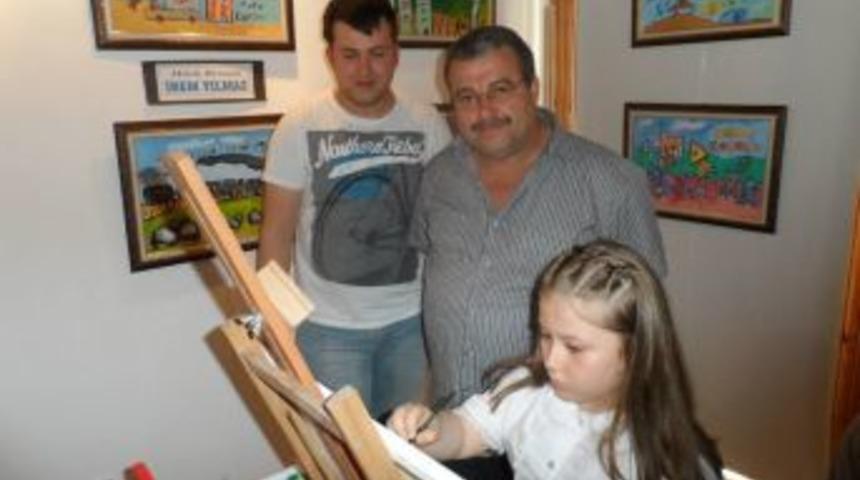 K&uuml;&ccedil;&uuml;k ressam ikinci resim sergisini a&ccedil;tı