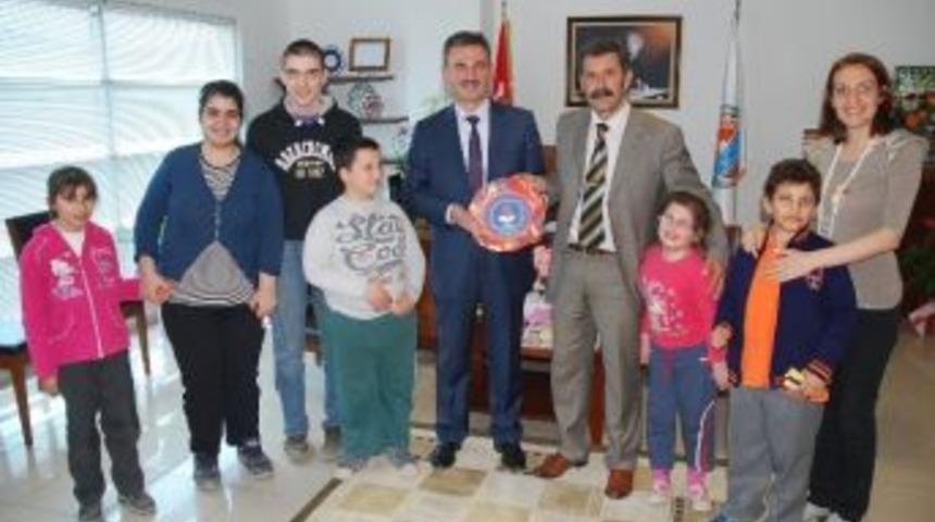 &Ouml;zel &Ouml;ğrencilerden Yılmaz&rsquo;a Teşekk&uuml;r