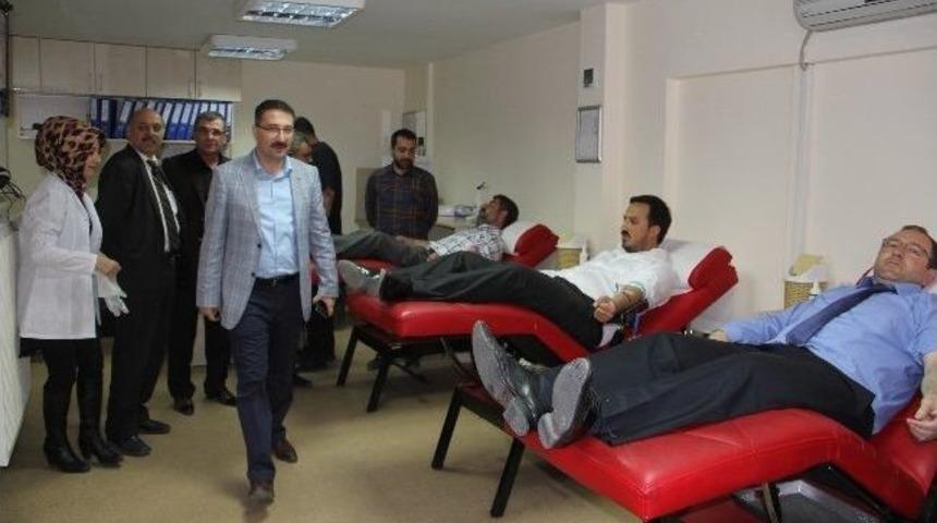 M&uuml;siad &Ccedil;orum Şubesi &Uuml;yelerinden Kan Bağışı