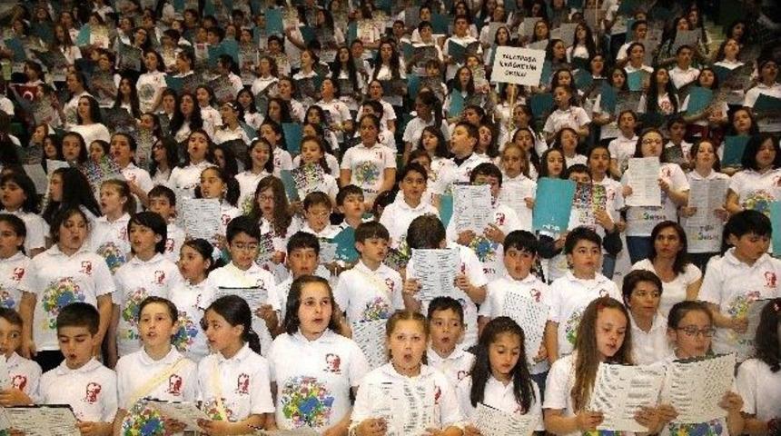 Cumhuriyet &Ccedil;ocukları Ankara&rsquo;yı &Ouml;zg&uuml;rl&uuml;k Şarkılarıyla &Ccedil;ınlattılar