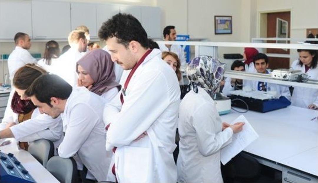 Et&uuml;&rsquo;de İş D&uuml;nyası Koşullarına Uygun Eğitim