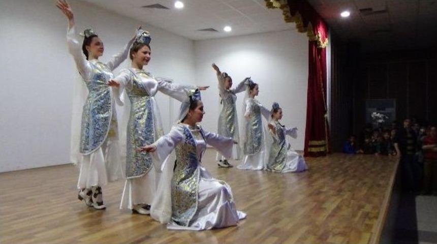 Tataristan&rsquo;lı &Ouml;ğrencilerinden Filyos&rsquo;ta G&ouml;steri