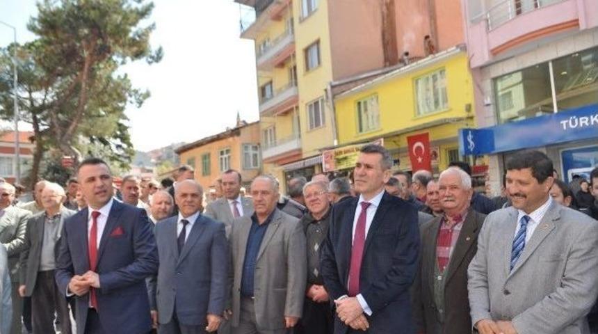 Demirci&rsquo;de Seyyar Satıcılıktan Mağazalar Zincirine Başarı &Ouml;yk&uuml;s&uuml;