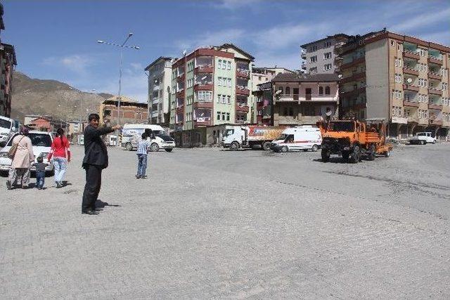 Hakkari Medeni Sancar Caddesi Geçit Vermiyor