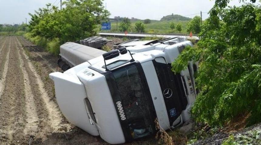 Tır, Tarlaya Devrildi