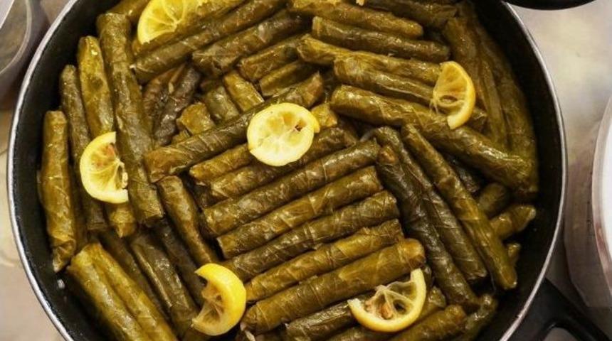 Sarıg&ouml;l&rsquo;de Taze Bağ Yaprağı Alımlarına Başlandı